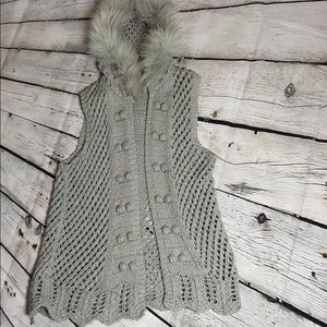 Joy🌸Joy gray sleeveless knit vest w/fur hood M/L
